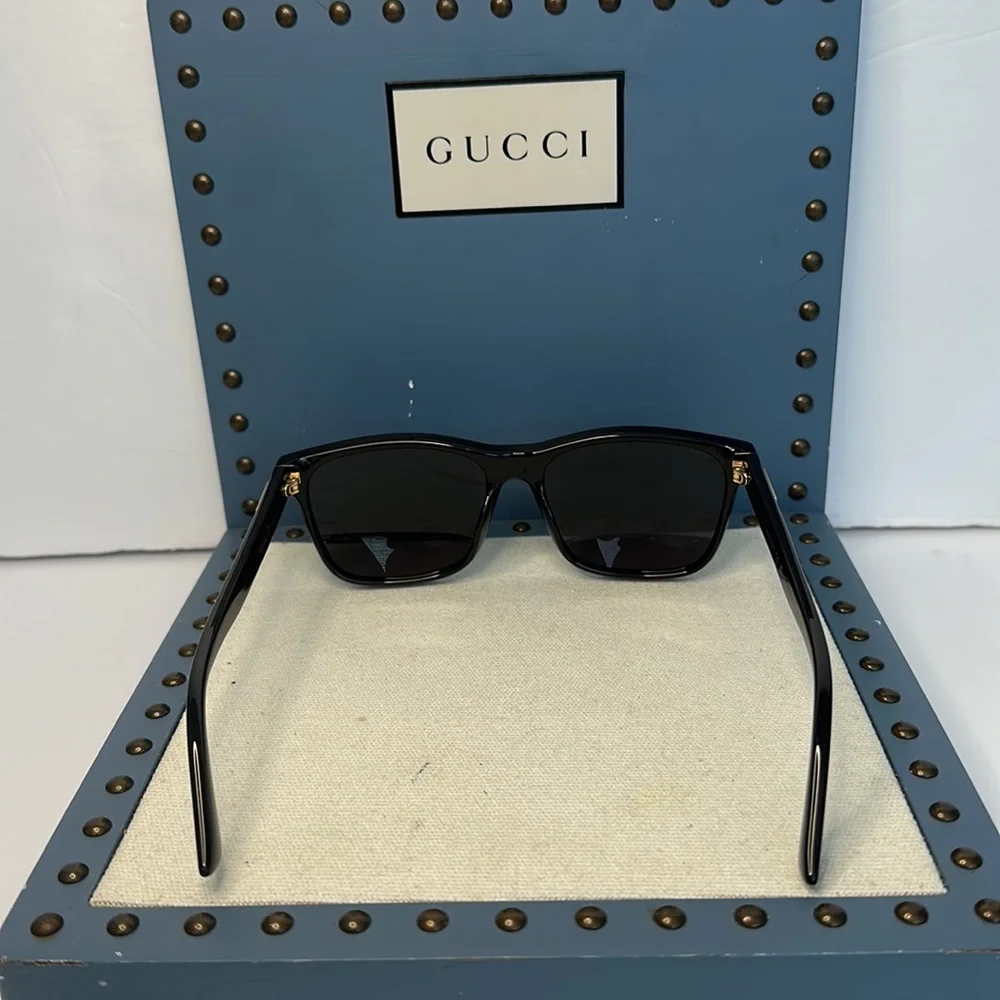 Authentic- New - GUCCI Grey Rectangular Men's Sunglasses GG0746S 001 57